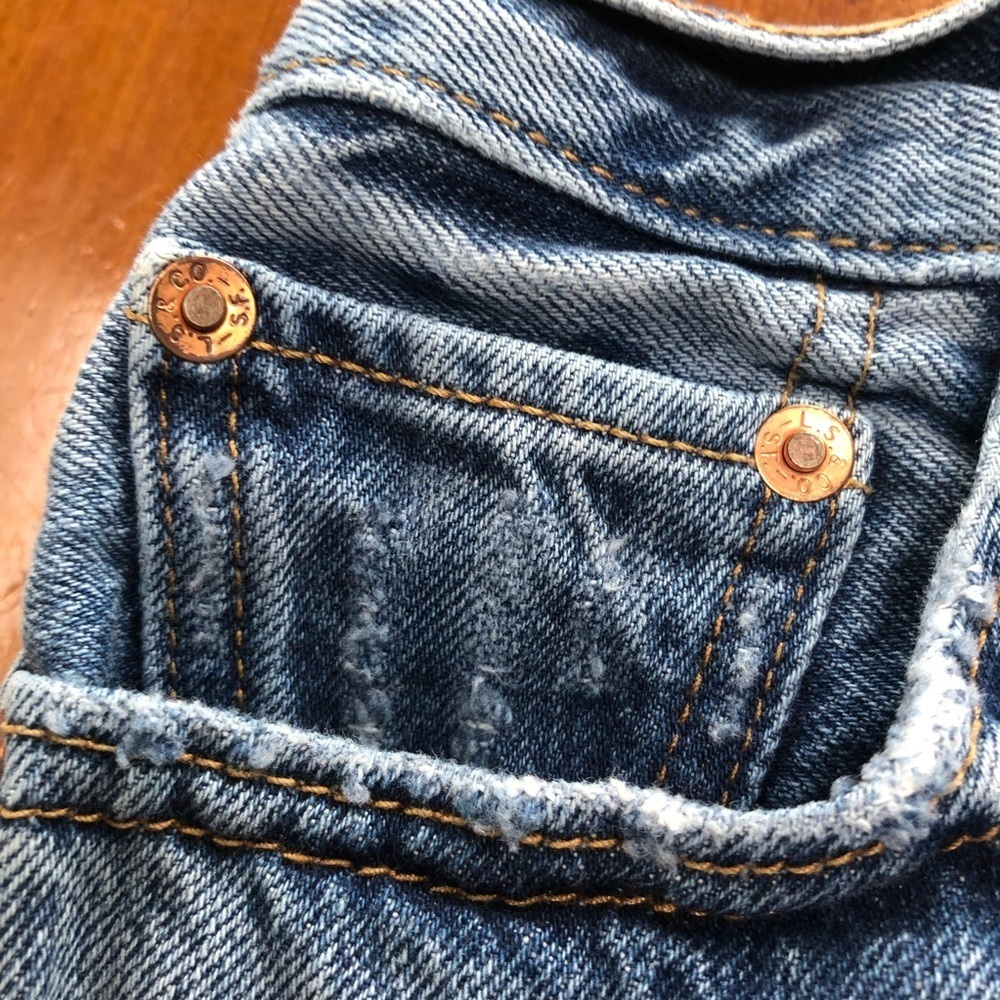 Levi's Blue Jean wedge Shorts Distressed Cut-Off Style size 26- hard to find - Picture 8 of 12